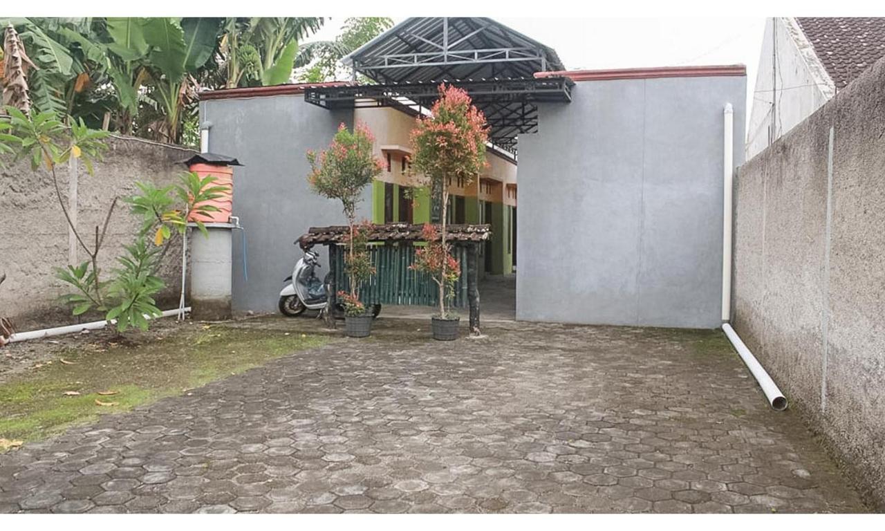 מלון Rogojampi Griya Asri Syariah Mitra Reddoorz מראה חיצוני תמונה